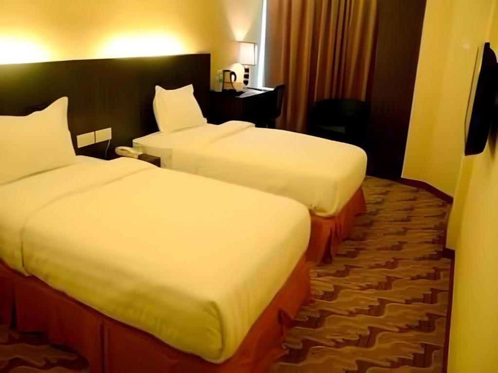 קוטה קינבלו Eminent Hotel מראה חיצוני תמונה