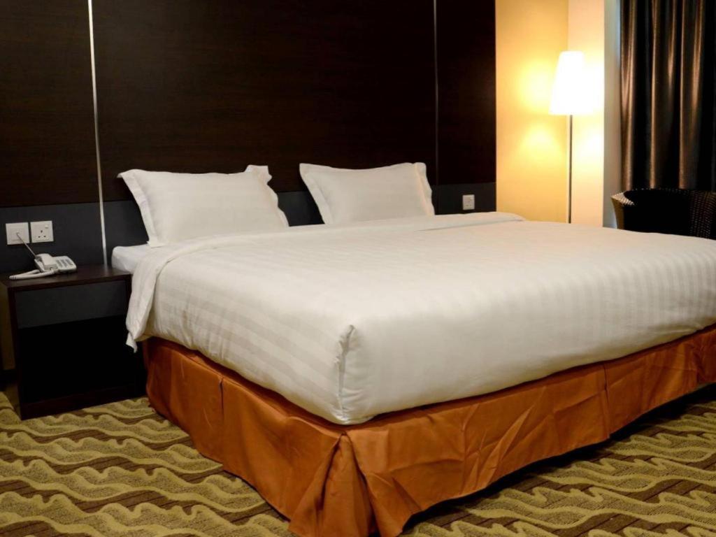 קוטה קינבלו Eminent Hotel מראה חיצוני תמונה
