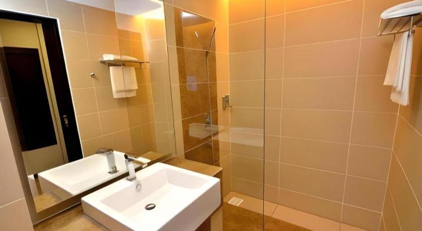 קוטה קינבלו Eminent Hotel מראה חיצוני תמונה