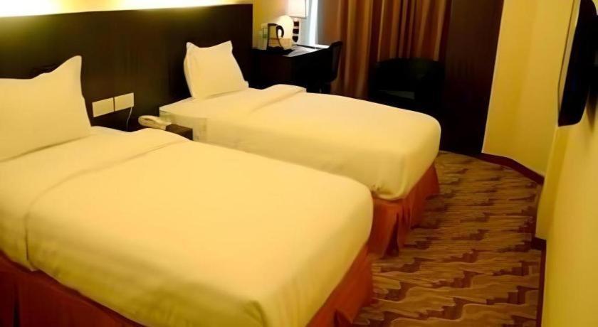 קוטה קינבלו Eminent Hotel מראה חיצוני תמונה