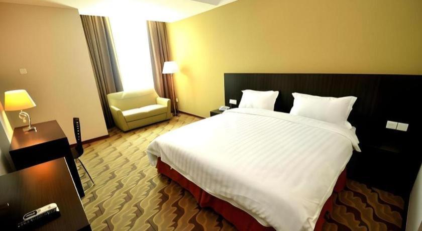 קוטה קינבלו Eminent Hotel מראה חיצוני תמונה